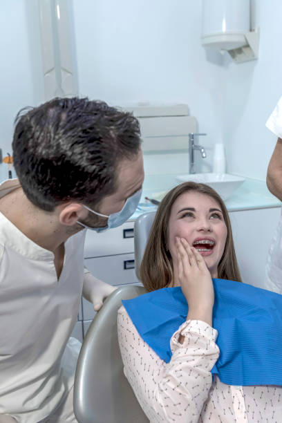 Best Emergency Gum Treatment in Las Palmas Ii, TX